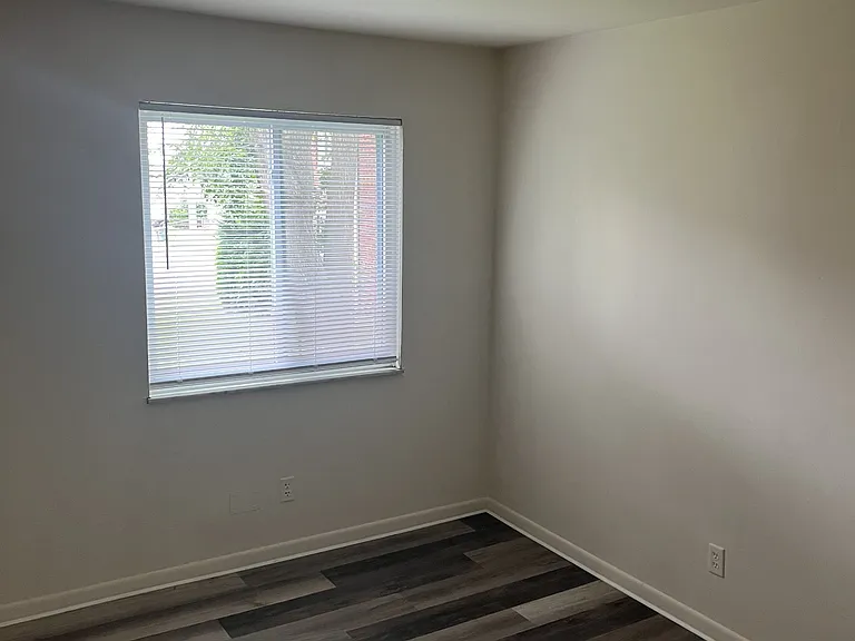 1034-1038 Cherry Dr — Photo 7
