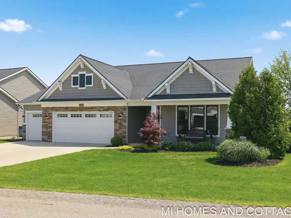 14052 Phoenix Pl, Holland, MI 49424