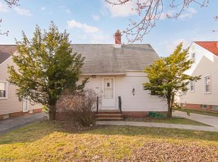 15700 Fernway Dr, Maple Heights, OH 44137