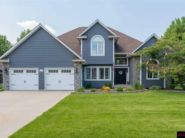 2009 Howard Dr, North Mankato, MN 56003