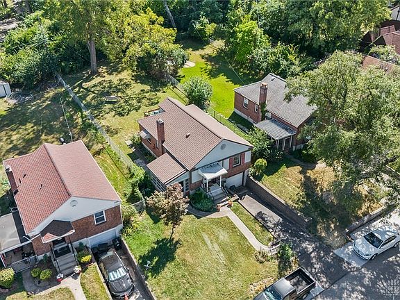 4th image of 244 Castlewood Ave
