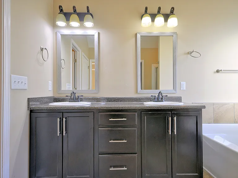 446 Cyprus Ct — Photo 22