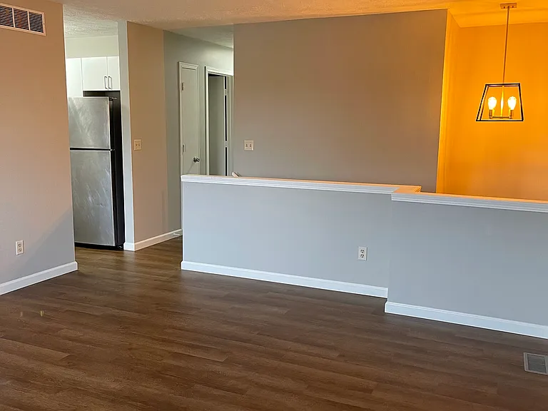 6301 S 28th St — Photo 3