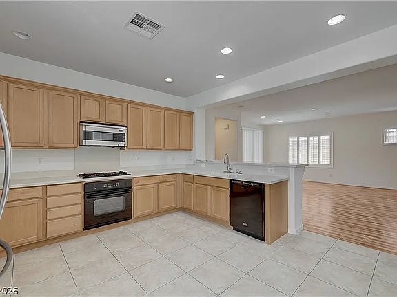 2nd image of 2444 Urrard St