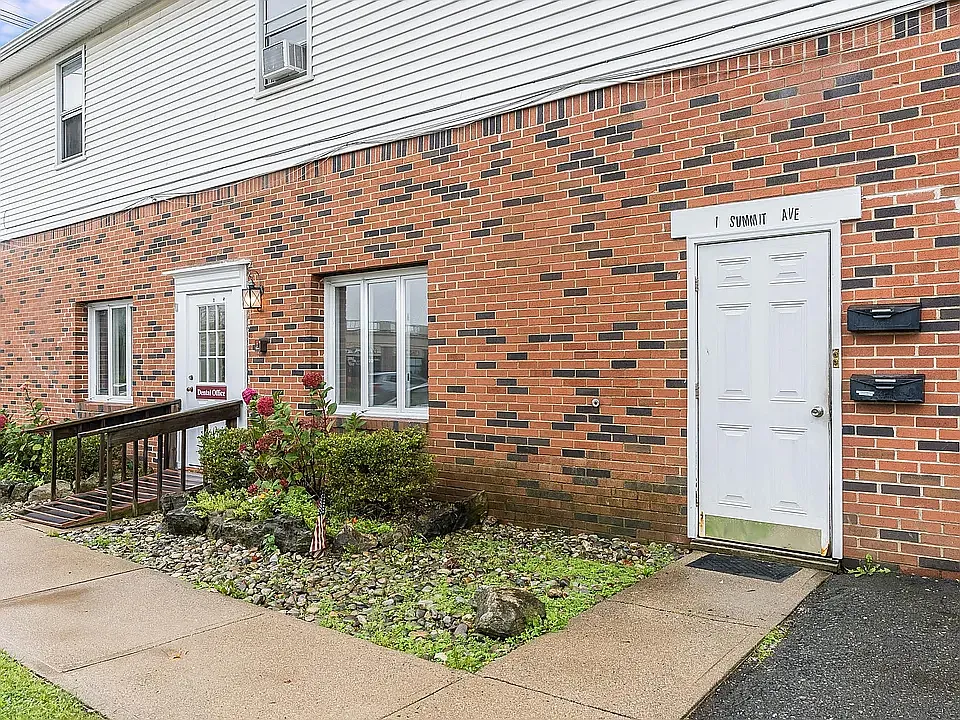 104 Ridgedale Ave #2