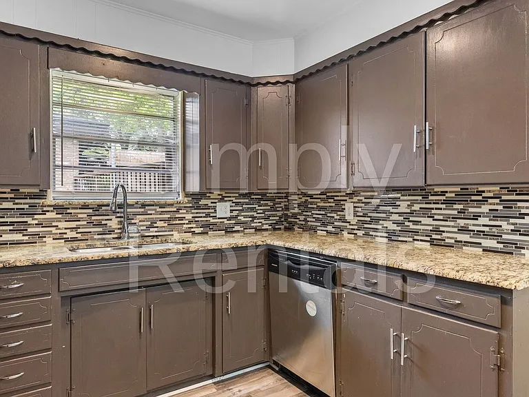 705 Plano St — Photo 8