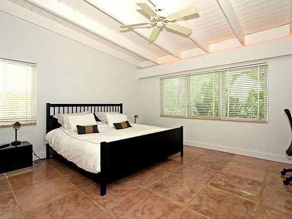 2nd image of 1321 Bay Ter