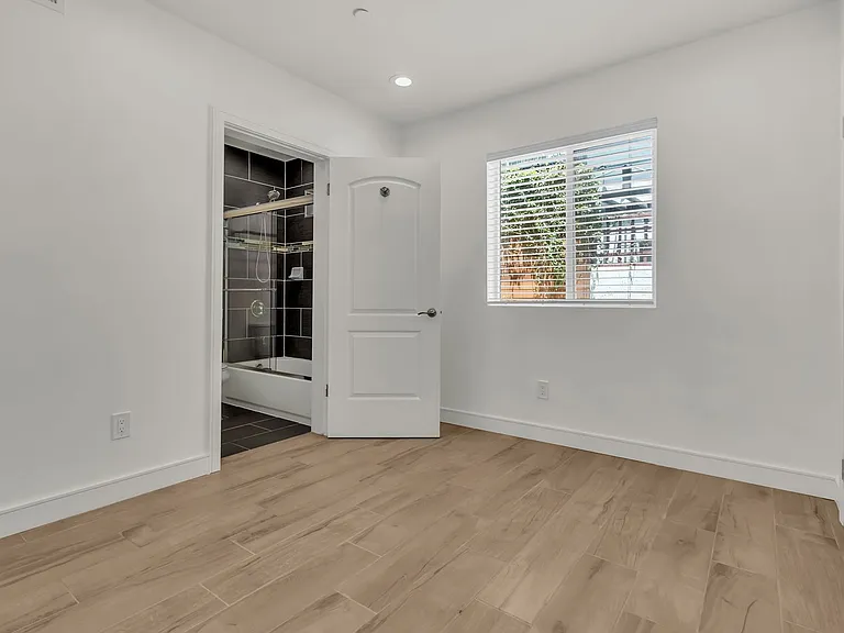 1846 S Curson Ave — Photo 11