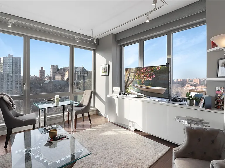 461 W 47th St #6 — Photo 2