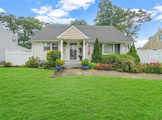 89 Lakewood Ave, Ronkonkoma, NY 11779