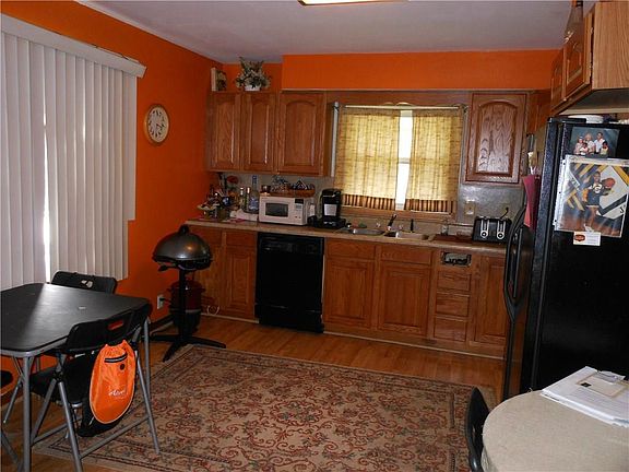 3rd image of 704 Buckeye Ave