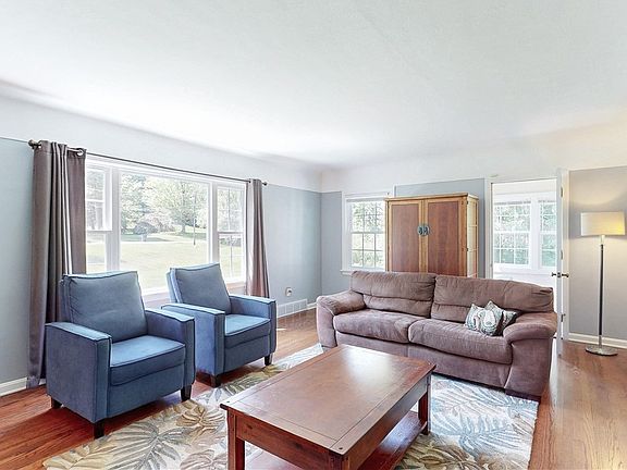 4th image of 28449 Pike Dr