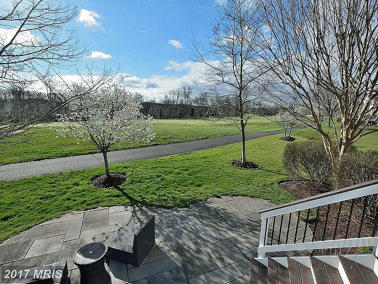 20156 Valhalla Sq — Photo 23