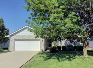 916 Sunflower Ln, Dyer, IN 46311