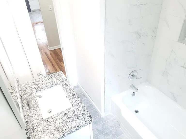 2467 Calvin Ave — Photo 18