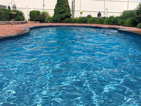 5th image of 414 Twin Elm Rd