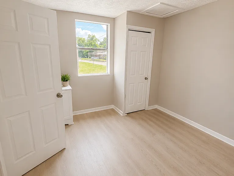 401 Carver Dr — Photo 10