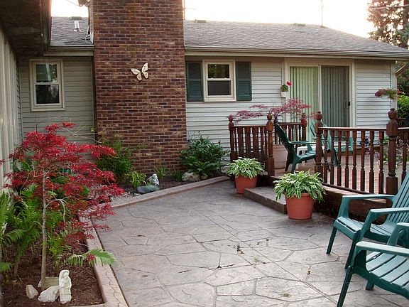 Concrete Patio with Edging