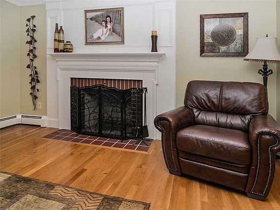 5th image of 35 Sherri Dr