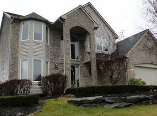 2547 Ivy Hill Dr, Commerce Township, MI