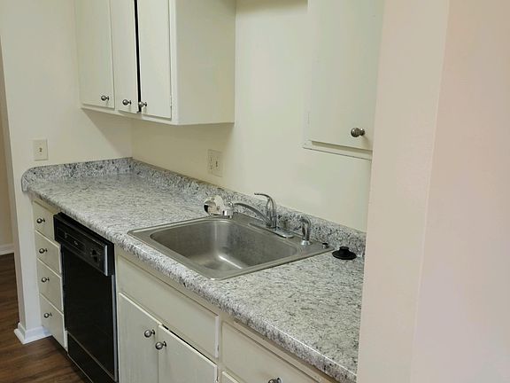 2nd image of 2122 Allen Blvd APT 28