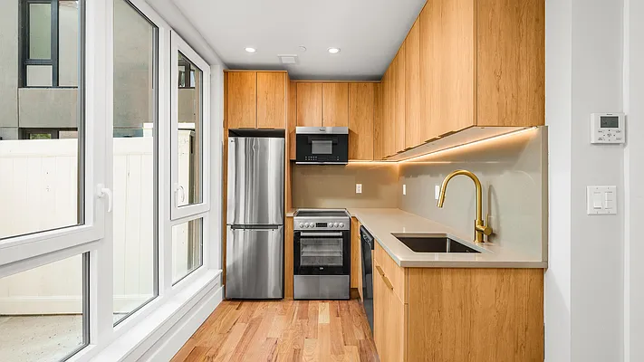 Rented by Nooklyn NYC LLC | media 73