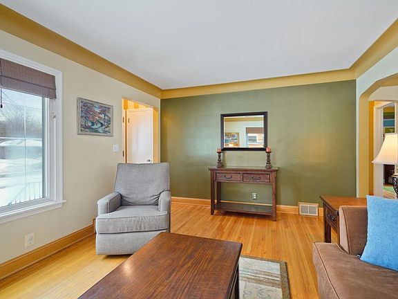 5th image of 4313 17th Ave S