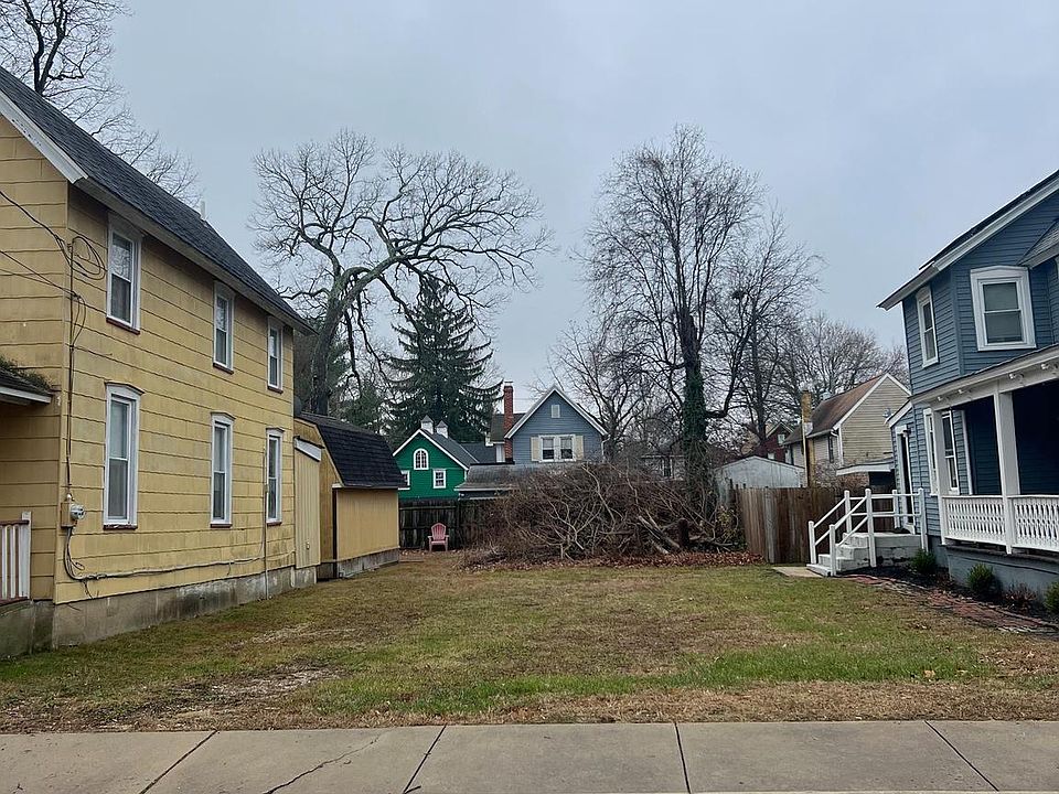 2nd image of 14 4th Ave