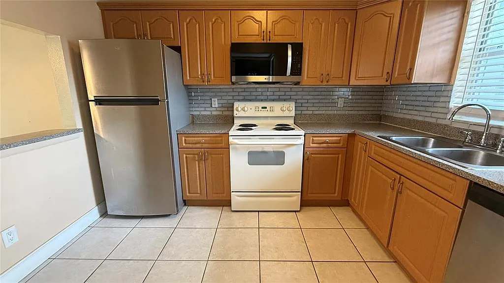 1 bed, 1.0 bath, 742 sqft, $1,150 — Photo 3