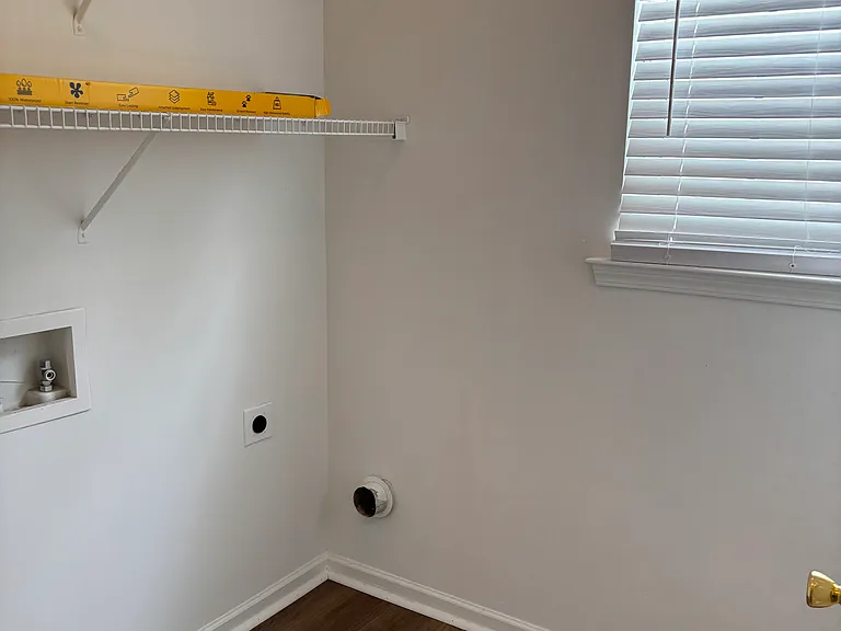 2435 Normancrest Ct — Photo 18