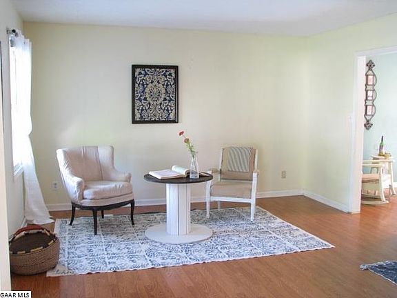 4th image of 44 Kenwood Pl