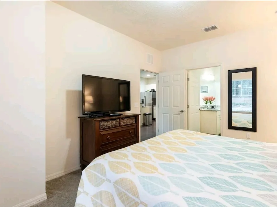 5366 Diplomat Ct #103