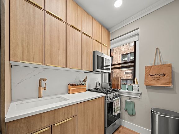 4th image of 115 E 72nd St APT 5D