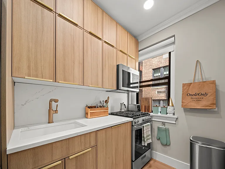 115 E 72nd St #5D — Photo 4