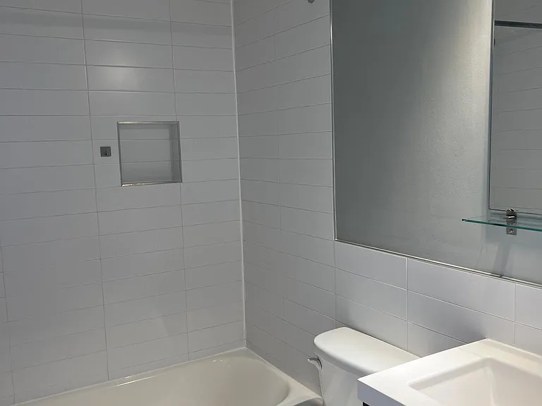 535 N Budd St #E3 — Photo 13