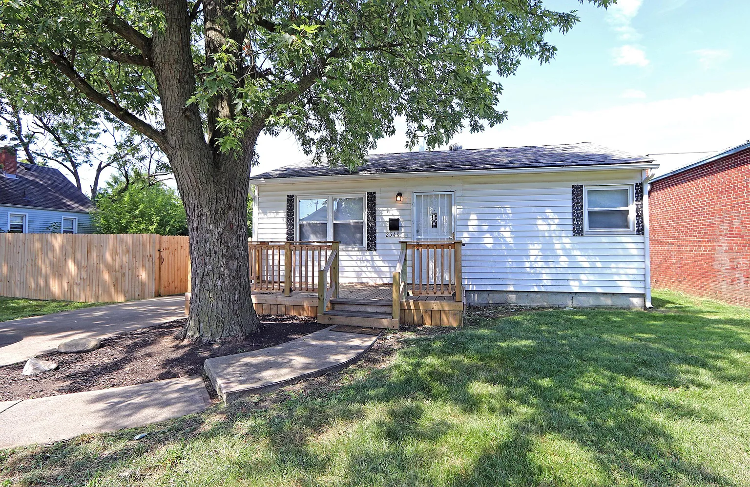 2549 Pontiac St photo 1