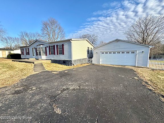 5th image of 472 Yorkshire Blvd