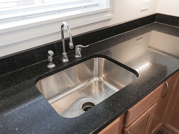 5th image of 15104 Detroit Ave APT 2