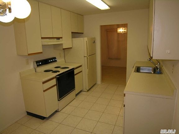 2nd image of 414 Elton Ct E