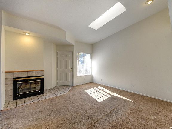 3rd image of 3016 Twin Creeks Ln