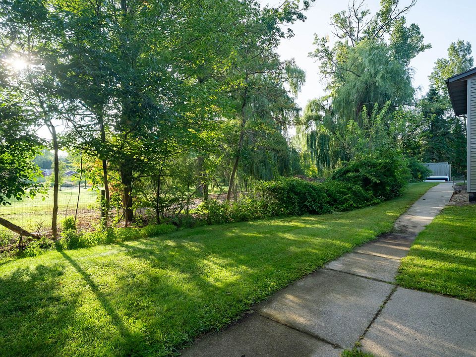 22-web-or-mls-Unit #11 17980 Cove St Spring Lake, MI, United States-22_09112025