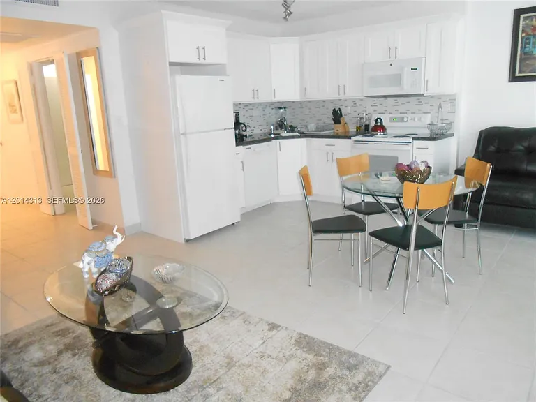 5401 Collins Ave #932 — Photo 8