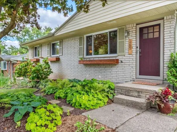 369 Larkspur St, Ann Arbor, MI 48105