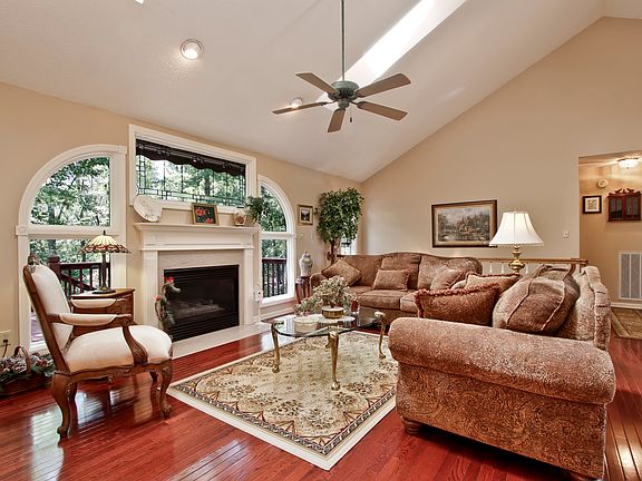 4th image of 204 Vinita Pl