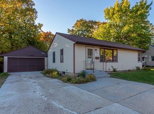 332 N Lexington Ave, Le Center, MN 56057