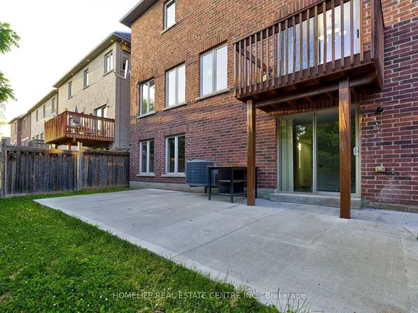 42 Arrowpoint Dr, Brampton, ON L6Y 0Y8