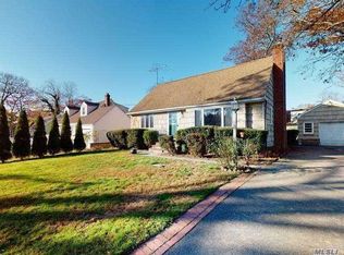 83 E 21st St, Huntington Station, NY 11746
