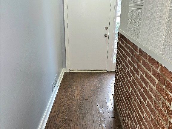 2nd image of 2141 Meadowlane Dr