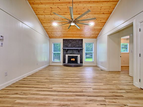 4th image of 340 Hickory Hill Dr