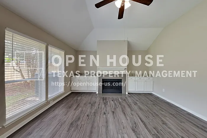 2222 Friarwood Trl — Photo 6